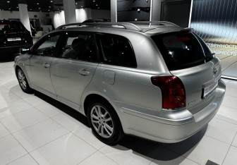 Подержанный автомобиль Toyota Avensis Wagon 2006 года (4 фото)