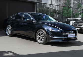 Подержанный автомобиль Hyundai Sonata 2019 года (3 фото)