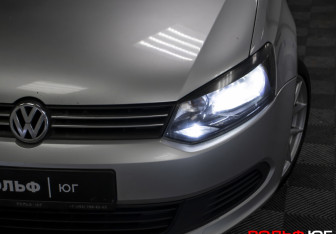 Подержанный автомобиль Volkswagen Polo Sedan 2011 года (18 фото)