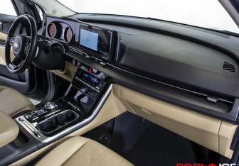 Подержанный автомобиль Kia Carnival 2021 года (9 фото)