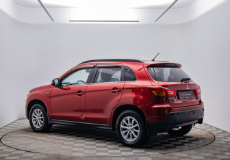 Подержанный автомобиль Mitsubishi ASX 2012 года (7 фото)