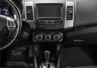 Подержанный автомобиль Citroen C-Crosser 2012 года (15 фото)