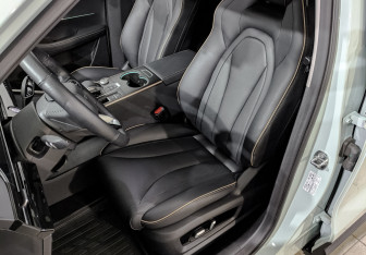 Подержанный автомобиль Omoda C5 2023 года (20 фото)