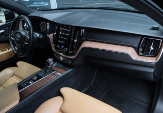 Подержанный автомобиль Volvo XC60 2019 года (7 фото)
