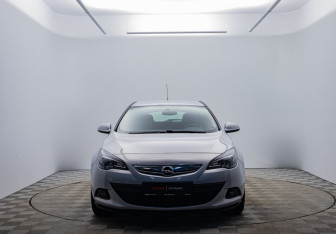 Подержанный автомобиль Opel Astra Hatchback 2011 года (8 фото)