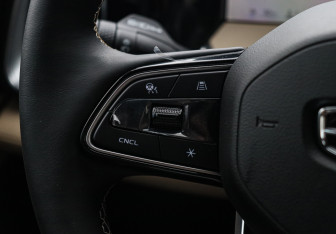 Подержанный автомобиль Geely Monjaro 2025 года (34 фото)