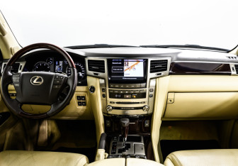 Подержанный автомобиль Lexus LX 2012 года (11 фото)