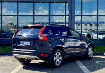 Подержанный автомобиль Volvo XC60 2012 года (5 фото)