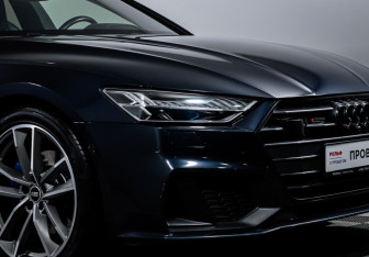 Подержанный автомобиль Audi A7 2021 года (16 фото)