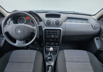 Подержанный автомобиль Renault Duster 2012 года (11 фото)