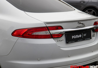 Подержанный автомобиль Jaguar XF Sedan 2014 года (29 фото)