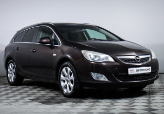 Подержанный автомобиль Opel Astra Wagon 2012 года (3 фото)