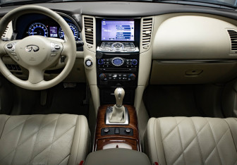 Подержанный автомобиль Infiniti FX 2013 года (19 фото)