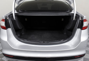 Подержанный автомобиль Ford Mondeo Sedan 2015 года (15 фото)