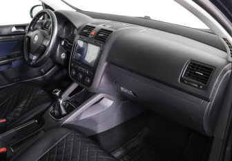 Подержанный автомобиль Volkswagen Golf Hatchback 2006 года (6 фото)