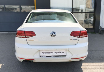 Подержанный автомобиль Volkswagen Passat Sedan 2016 года (6 фото)