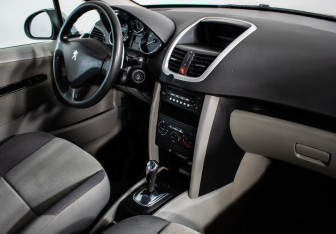 Подержанный автомобиль Peugeot 207 Hatchback 2008 года (10 фото)
