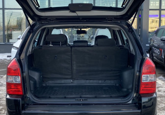 Подержанный автомобиль Hyundai Tucson 2008 года (10 фото)