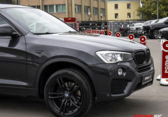 Подержанный автомобиль BMW X4 2017 года (28 фото)