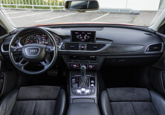 Подержанный автомобиль Audi A6 Sedan 2017 года (12 фото)
