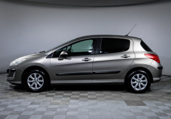 Подержанный автомобиль Peugeot 308 Hatchback 2010 года (8 фото)