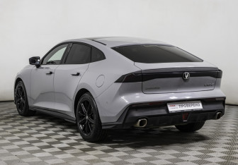 Подержанный автомобиль Changan UNI-V 2024 года (7 фото)