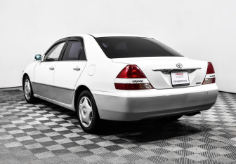 Подержанный автомобиль Toyota Mark II Sedan 2001 года (7 фото)