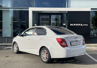 Подержанный автомобиль Chevrolet Aveo Sedan 2014 года (7 фото)
