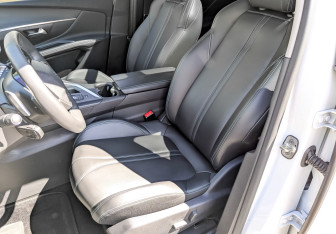 Подержанный автомобиль Peugeot 5008 Suv 2021 года (20 фото)