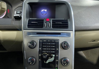 Подержанный автомобиль Volvo XC60 2011 года (13 фото)