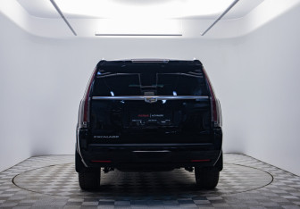 Подержанный автомобиль Cadillac Escalade Suv 2015 года (5 фото)