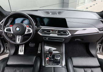 Подержанный автомобиль BMW X5 M 2020 года (13 фото)