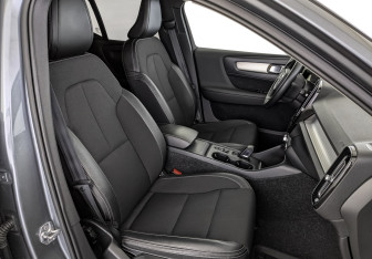 Подержанный автомобиль Volvo XC40 2018 года (23 фото)