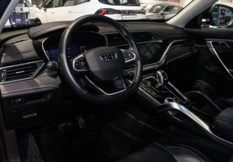 Подержанный автомобиль Geely Atlas Pro 2023 года (21 фото)