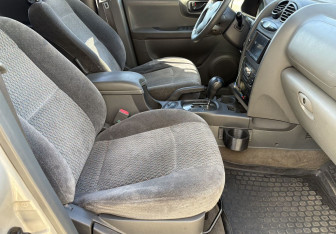 Подержанный автомобиль Hyundai Santa Fe 2001 года (9 фото)
