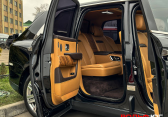 Подержанный автомобиль Rolls-Royce Cullinan 2019 года (35 фото)