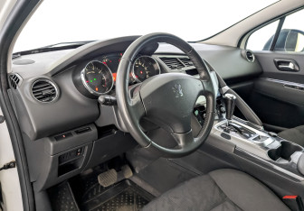 Подержанный автомобиль Peugeot 3008 2013 года (16 фото)