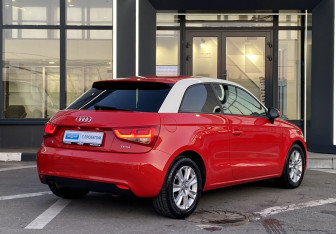 Подержанный автомобиль Audi A1 2012 года (5 фото)
