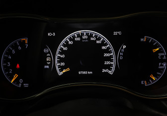 Подержанный автомобиль Jeep Grand Cherokee 2016 года (16 фото)