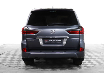Подержанный автомобиль Lexus LX 2016 года (6 фото)