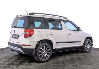 Подержанный автомобиль Skoda Yeti 2015 года (5 фото)