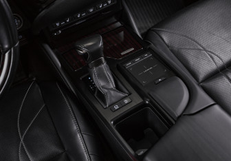 Подержанный автомобиль Lexus ES 2020 года (25 фото)