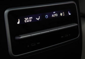 Подержанный автомобиль LiXiang L7 2023 года (12 фото)