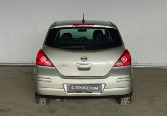 Подержанный автомобиль Nissan Tiida Hatchback 2008 года (6 фото)