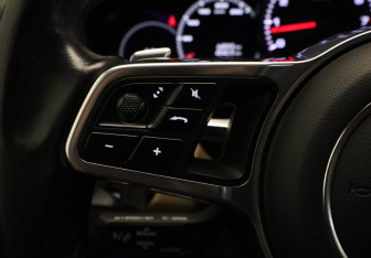 Подержанный автомобиль Porsche Cayenne 2021 года (11 фото)