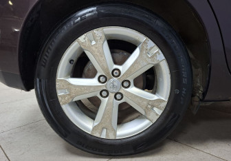 Подержанный автомобиль Toyota Ist 2007 года (9 фото)