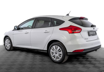 Подержанный автомобиль Ford Focus Hatchback 2018 года (7 фото)
