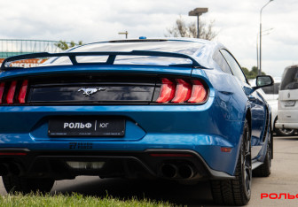 Подержанный автомобиль Ford Mustang Coupe 2019 года (20 фото)