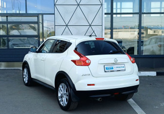 Подержанный автомобиль Nissan Juke 2011 года (7 фото)