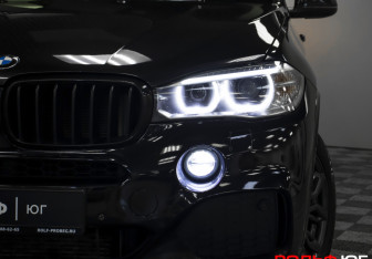Подержанный автомобиль BMW X5 2015 года (24 фото)